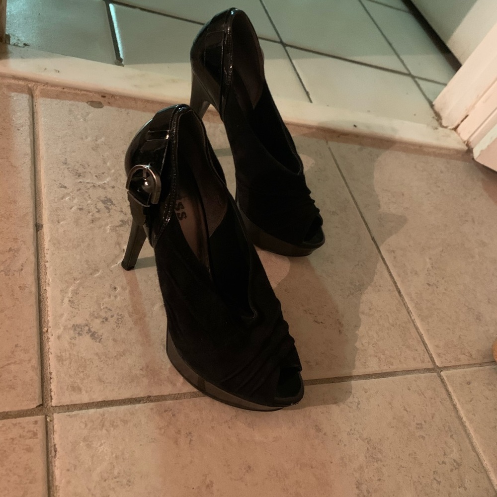 Guess shoe